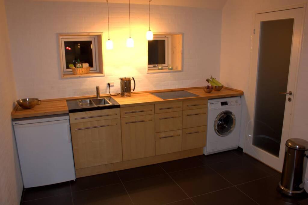 Oak Cottage Near Ronne & Beach Екстер'єр фото